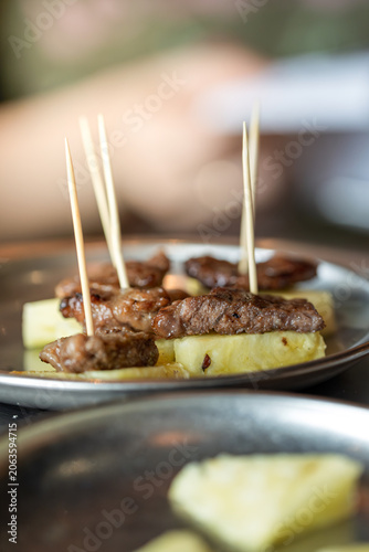 Εκτύπωση καμβά Korean style grilled meat with pineapple on plate as specialty snack