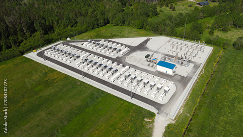 Fotografía Large scale battery energy storage system facility with containerized units and