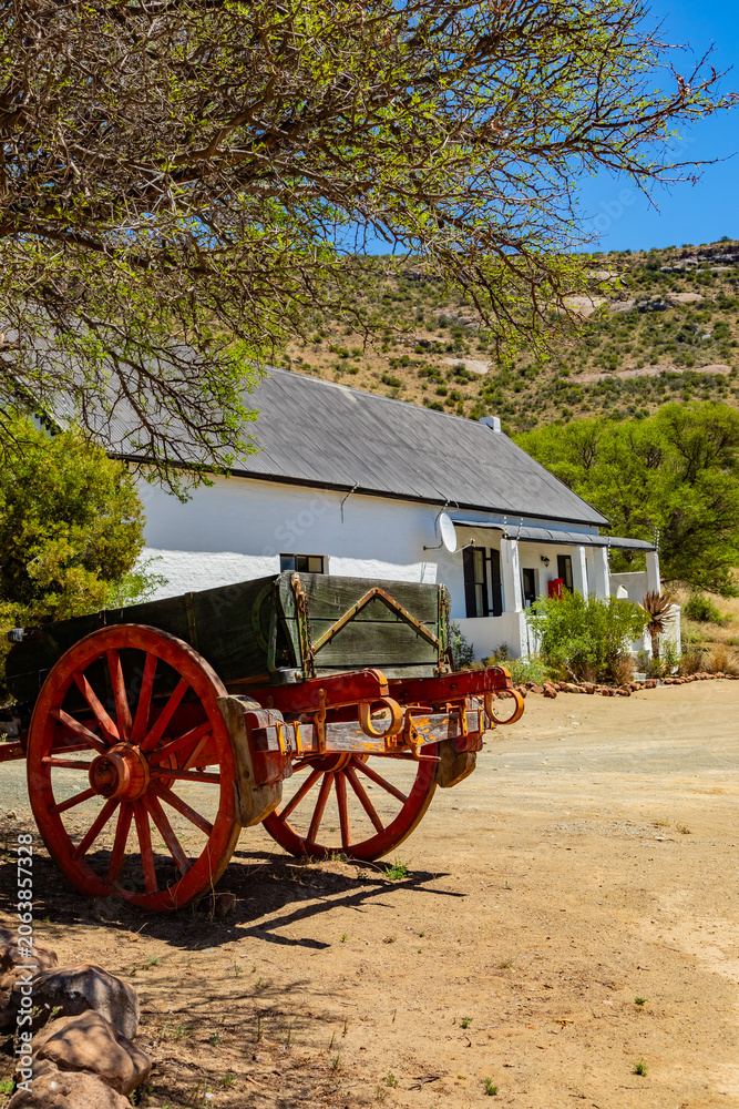 Obraz premium Old antique vintage Ox Wagon at colonial homestead