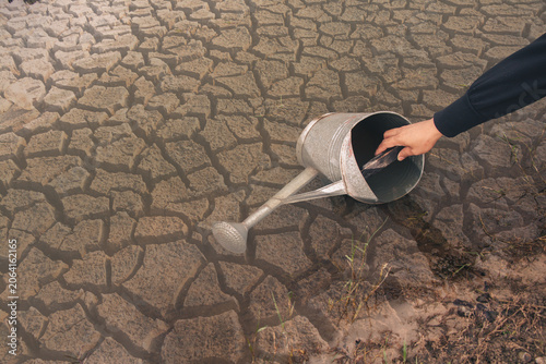 Fotografie The villagers were scooping water from a pond that had dried up so much that the ground had cracked