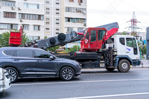Slika na platnu A mobile truck crane driving along a busy city street amidst traffic