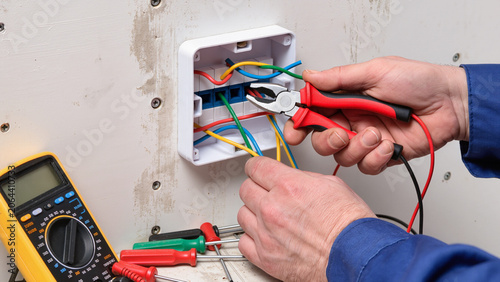 Tableau sur toile Electrical installation works, Wiring a home power grid, Electrician working wit