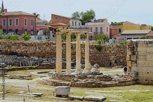Fotografija Ancient stone columns in the Roman Agora (market), in Athens, Greece