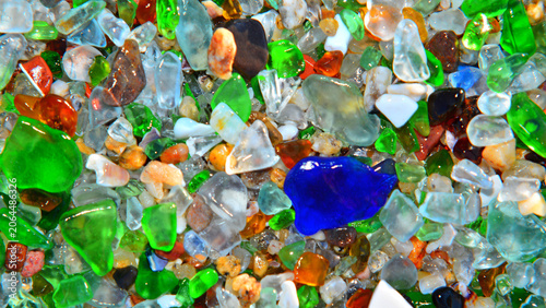 Foto A multicoloured background of pieces of glass washed up on the beach