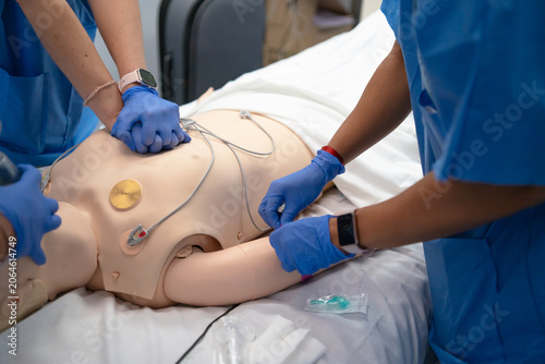 Obraz na płótnie Medical students practicing cpr and iv insertion training