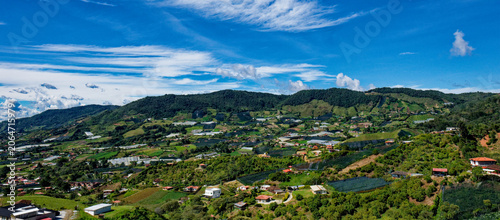 Obraz na plátně Colombian countryside with many vegetable farms in Chapa, Carmen de Viboral near