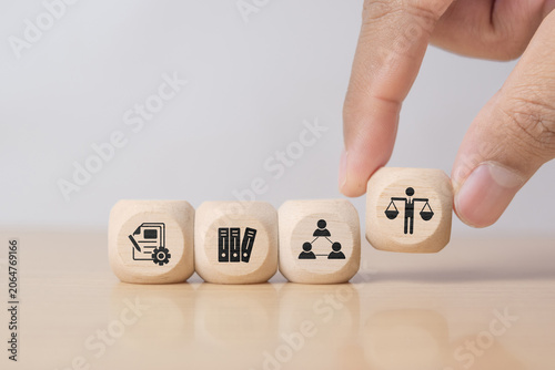 Foto Hand shows wooden block with business ethics icon
