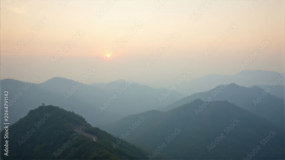 Naklejka premium A tranquil scene with the sun rising over a mountain range, creating a serene and picturesque landscape.