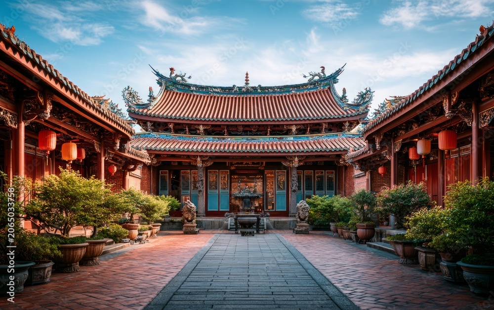 Obraz premium Serene Chinese Ancestral Hall Surrounded by Symmetrical Courtyards