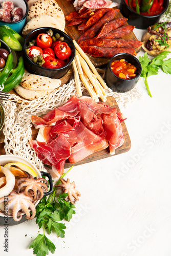 Εκτύπωση καμβά Tapas - Spanish food. Set of different delicious appetizers.