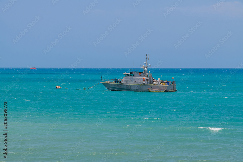 Obraz premium Patrol boat on duty in the Indian ocean near Zanzibar, Tanzania