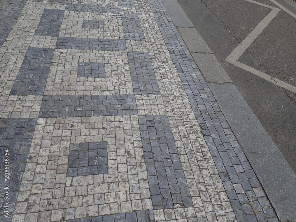 Fototapeta premium cobble tiles pattern on a street in city
