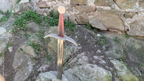 Spada nella roccia medievale