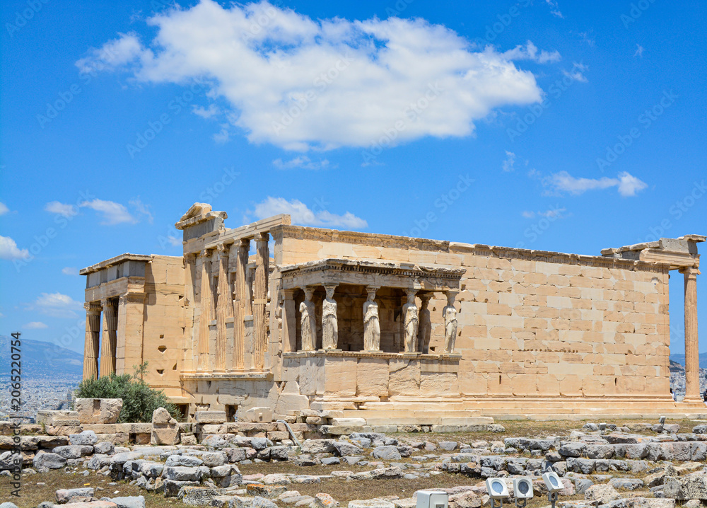 Fototapeta premium Majestic ancient Parthenon temple at the Acropolis of Athens in Greece