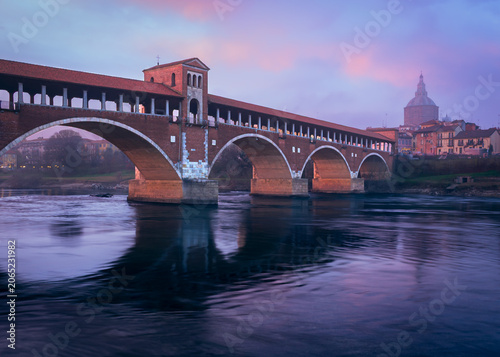 Fotografía Ponte Coperto at Golden Hour, Pavia, Italy