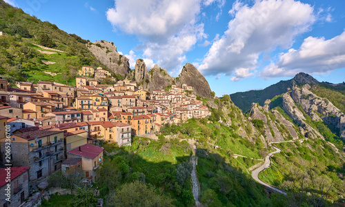 Obraz na plátně Picturesque panoramic view of Castelmezzano village nestled in the Lucanian Dolomites of the Apennine mountains, Basilicata, Italy
