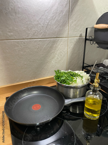 Bilde på lerret Chopping vegetables and preparing to cook in a modern kitchen on a weekday morni