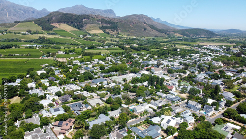 Φωτογραφία Aerial view of the residential area of the  town of Franschhoek in the foregroun