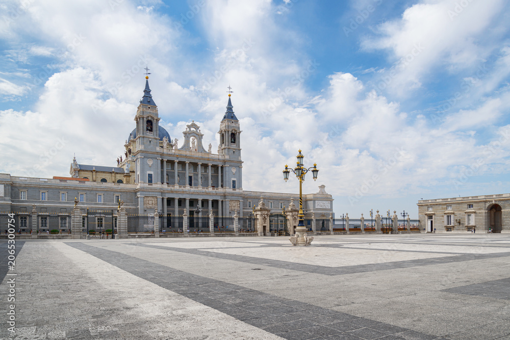 Obraz premium Awesome view of the Almudena Cathedral in Madrid, Spain