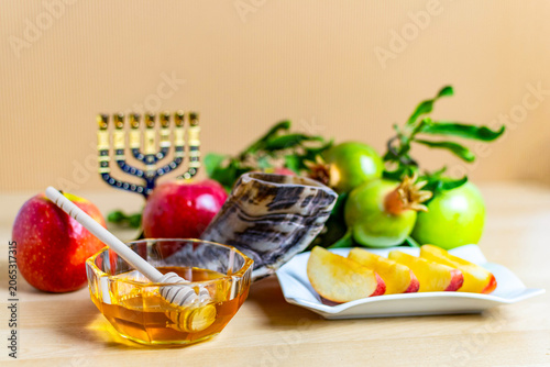 Rosh hashanah symbols with apples, honey, shofar and pomegranates