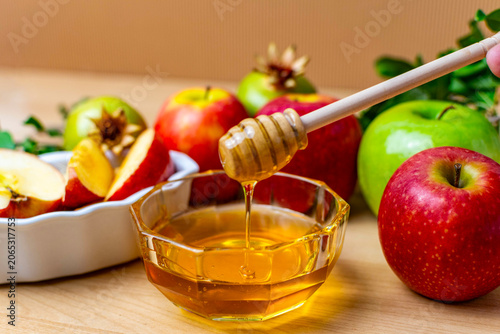 Rosh hashanah apples and honey for new year celebration