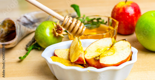 Rosh hashanah apples and honey for jewish new year