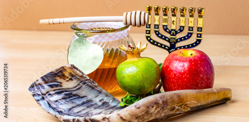 Rosh hashanah symbols with shofar, honey, apples and pomegranate