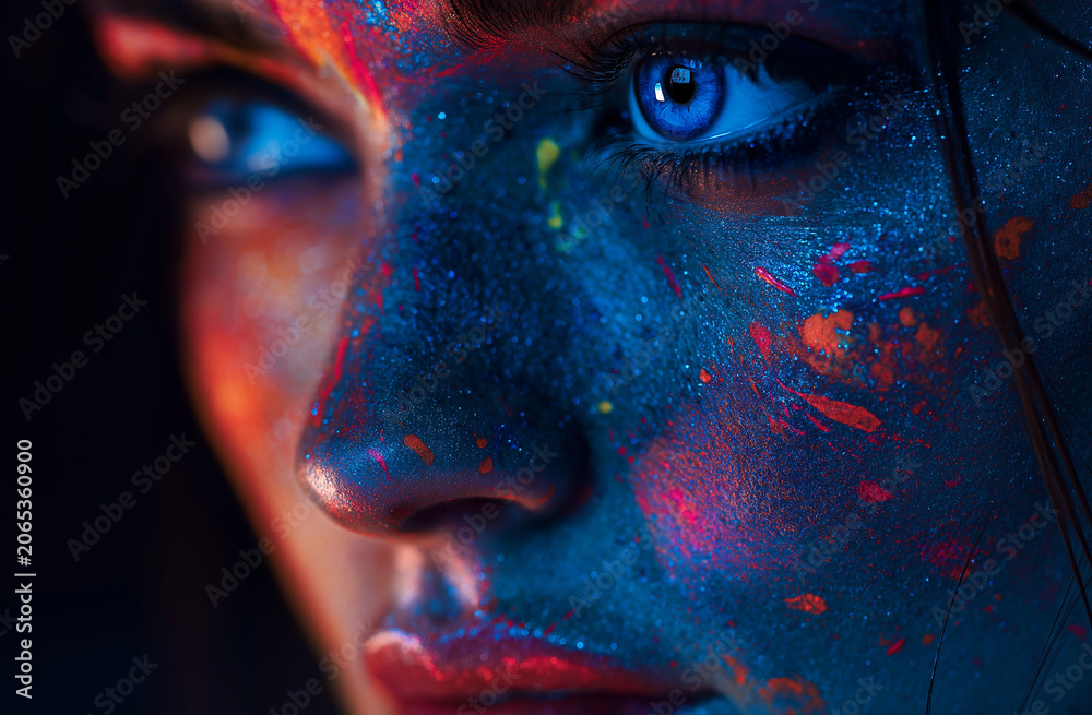 Naklejka premium a woman with blue white-colored powder on her face,