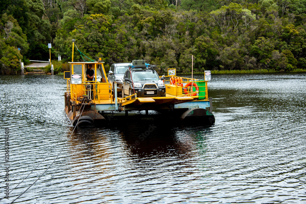 Obraz premium Cable-driven Vehicular Ferry in Corinna - Tasmania