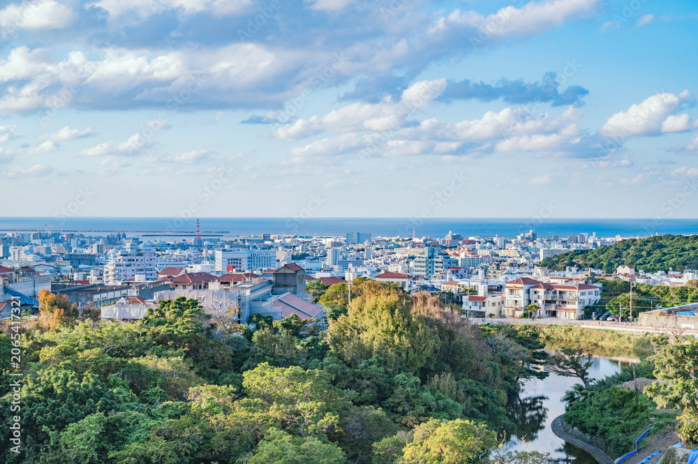 Obraz premium 沖縄 首里城公園からの景色