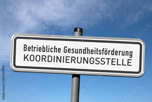 Fotografie Metalltafel mit der Beschriftung; Betriebliche Gesundheitsförderung (BFG), KOOR