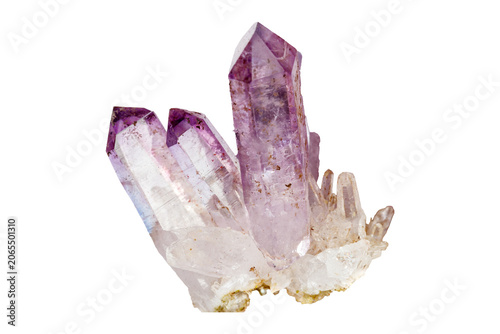 фотографія High-quality studio shot of a raw purple amethyst gemstone