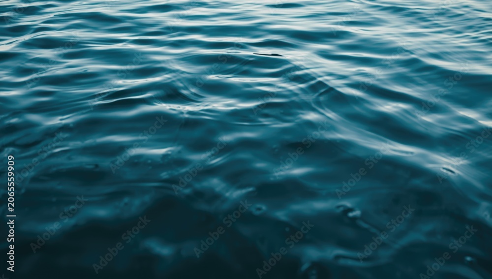 Obraz premium Calm water surface with gentle ripples and reflections
