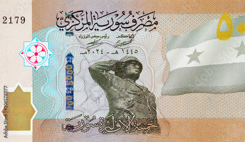 Fotografía Front side of the Syrian 5000 Pounds banknote featuring a soldier saluting and the national flag of Syria