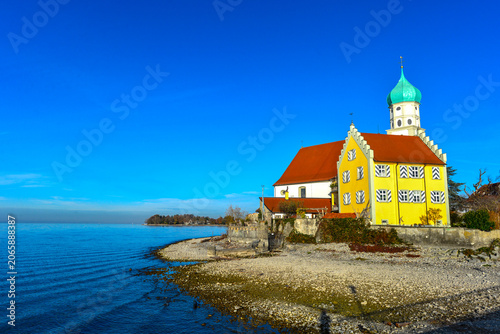 Obraz na płótnie Historisches Schloss Wasserburg und Kirche St