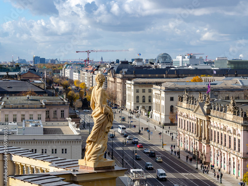Принти на полотні View of Unter den Linden Boulevard in Berlin, Germany