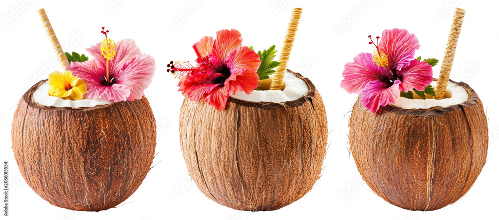 Fototapeta premium PNG Tropical coconut drinks with flowers on transparent background