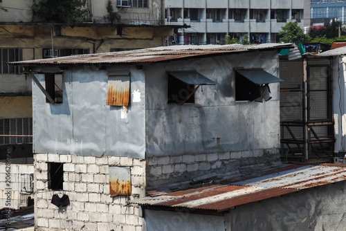 Canvas-taulu Slum shanty douses