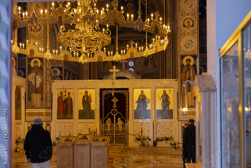 Cuadro en lienzo serene interior of an orthodox church during prayer