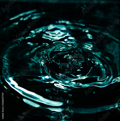 405.Concentric Water Ripples With Central Splash Detail
