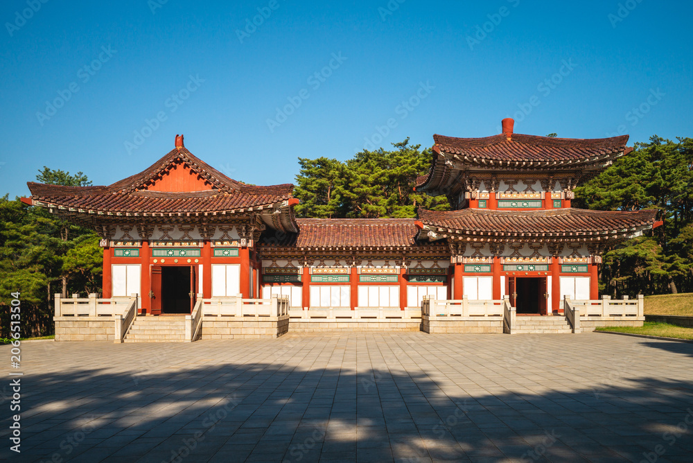 Obraz premium Tomb of King Tongmyong, or Dongmyeong, in pyongyang, North Korea