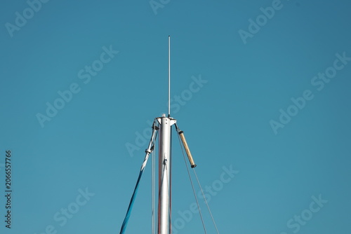 Bild auf Leinwand A sailboat mast with a flag on it