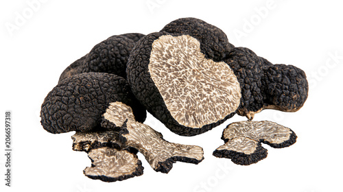 Foto Black truffles whole and sliced with marbled texture
