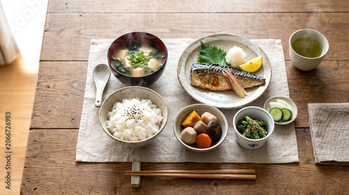 栄養バランスの良い和食御膳
