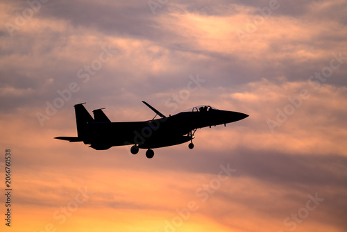 Photos 美しい空を背景に飛ぶF-15