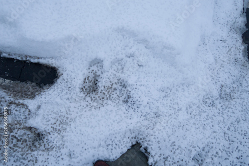 融けかかった雪