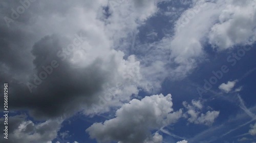 Chem-Trails und Regenwolken - östliches Ruhrgebiet - Timelapse / Zeitraffer