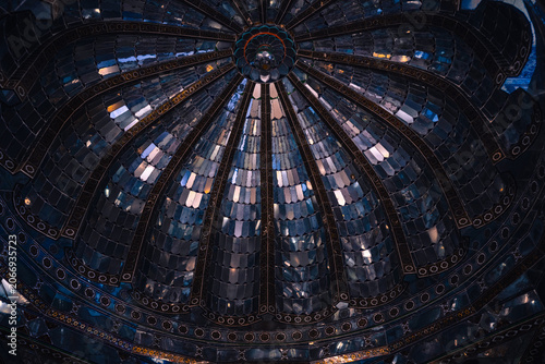 Valokuva Beautiful reflective dome ceiling adorned with mirror-like decorative elements inside a historic palace in Udaipur, Rajasthan, India