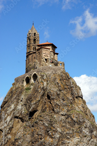 Église Saint-Michel d'Aiguilhe sur son piton, Le Puy-en-Velay