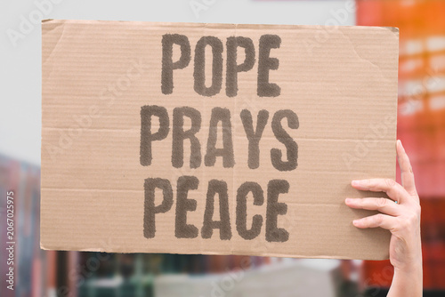 Fotografia "Pope prays peace" Pontiff leads global prayer for nonviolence